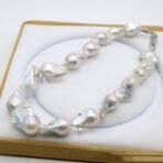 Women's Fashion Baroque Style Pearl Necklaces - Image 3