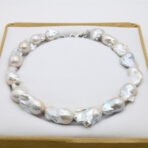 Women's Fashion Baroque Style Pearl Necklaces - Image 4