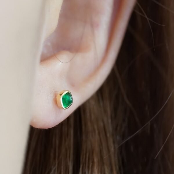 18K Gold Afghan Panjihill Sugar Tower Emerald Stud Earrings