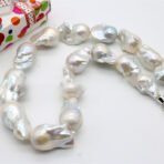 Women's Fashion Baroque Style Pearl Necklaces - Image 5