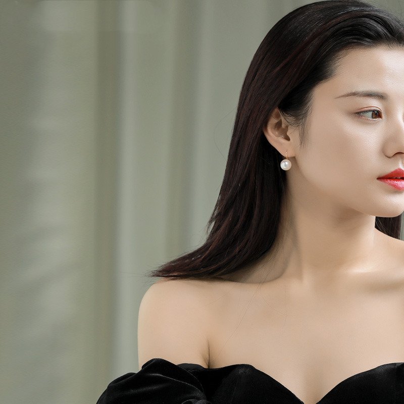 f8396e51-1459-4108-a111-22fae27504dd.jpg Bright Moonlight Freshwater Pearl Ear Hook - Image 1